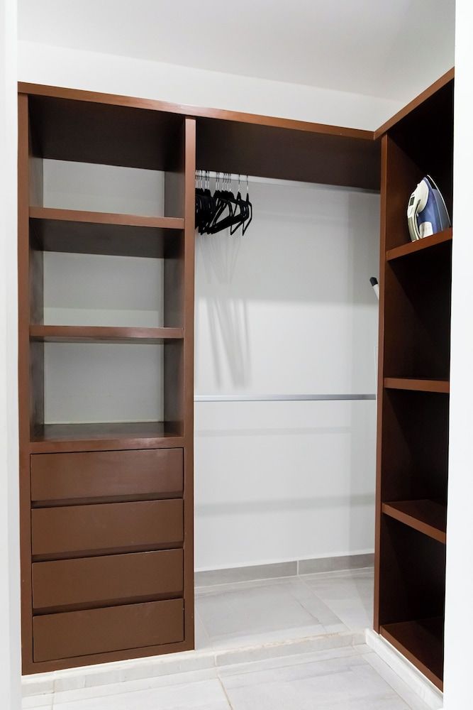 Long Island Madison - Modern Retreat Family Apartment, Pool View 14