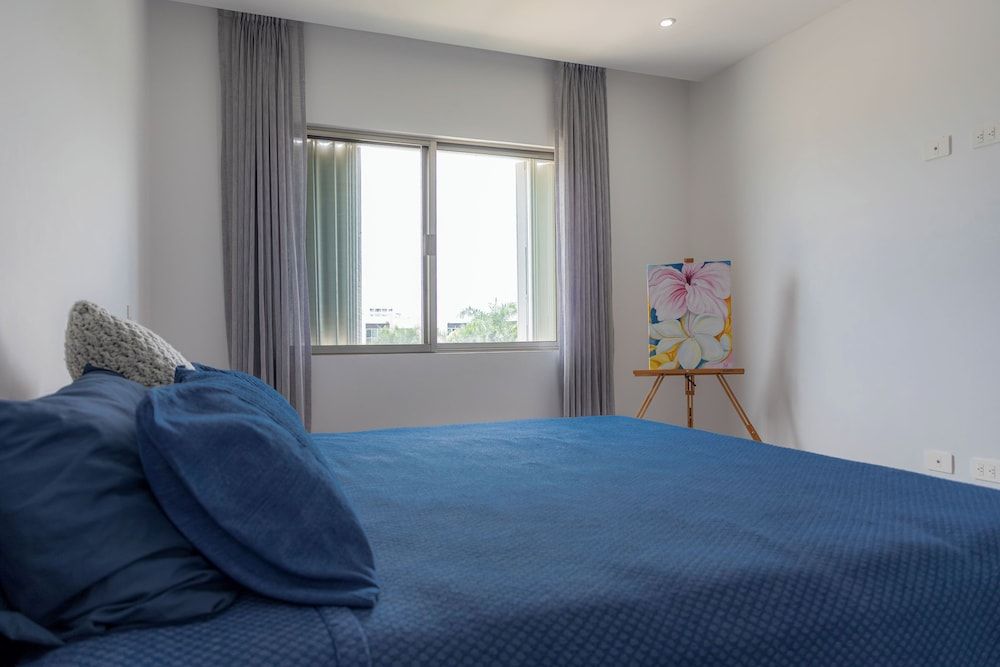 Long Island Madison - Modern Retreat Family Apartment, Pool View 6