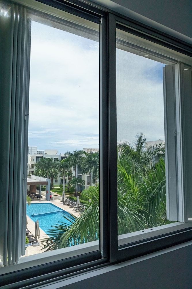 Long Island Madison - Modern Retreat Family Apartment, Pool View 13