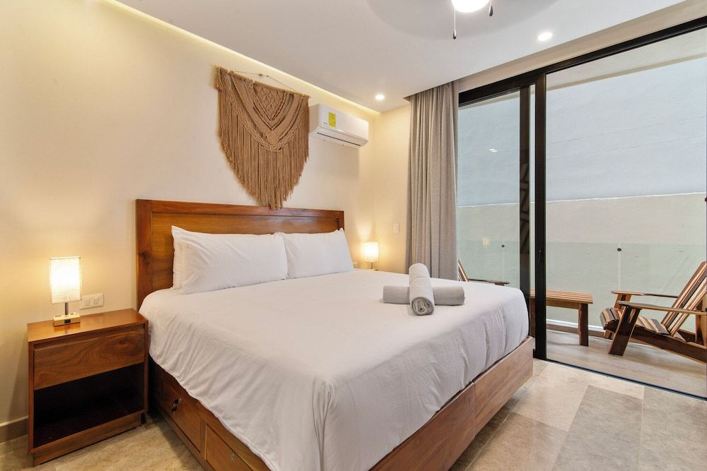 Exclusive Studio, 1 King Bed with Sofa bed