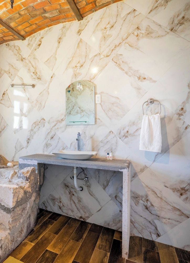 Collection O Hotel Monte Agave Deluxe Room, 1 King Bed 6