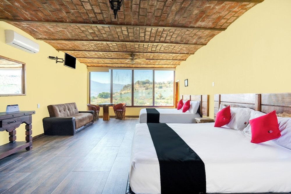 Collection O Hotel Monte Agave Deluxe Quadruple Room, Multiple Beds (With View) 2
