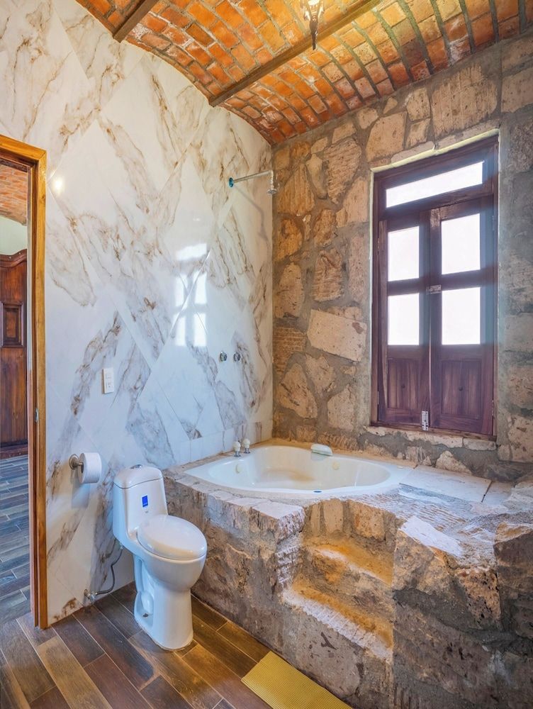 Collection O Hotel Monte Agave Deluxe Room, 1 King Bed 7