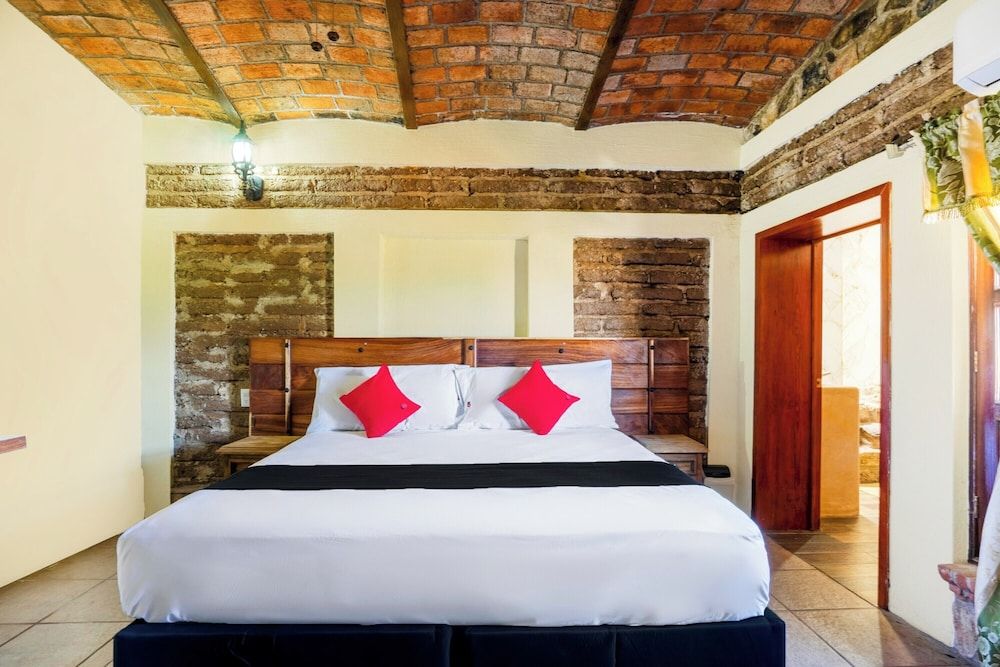 Collection O Hotel Monte Agave Superior Double Room, 1 King Bed 2