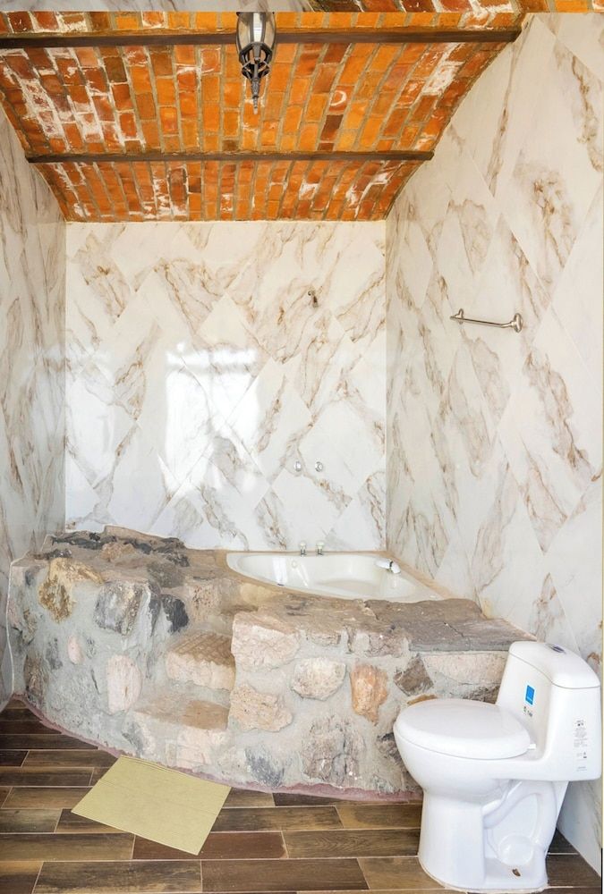 Collection O Hotel Monte Agave Deluxe Quadruple Room, Multiple Beds (With View) 5