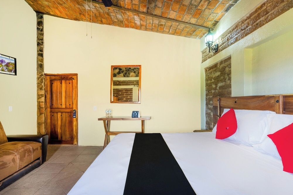 Collection O Hotel Monte Agave Superior Double Room, 1 King Bed 3