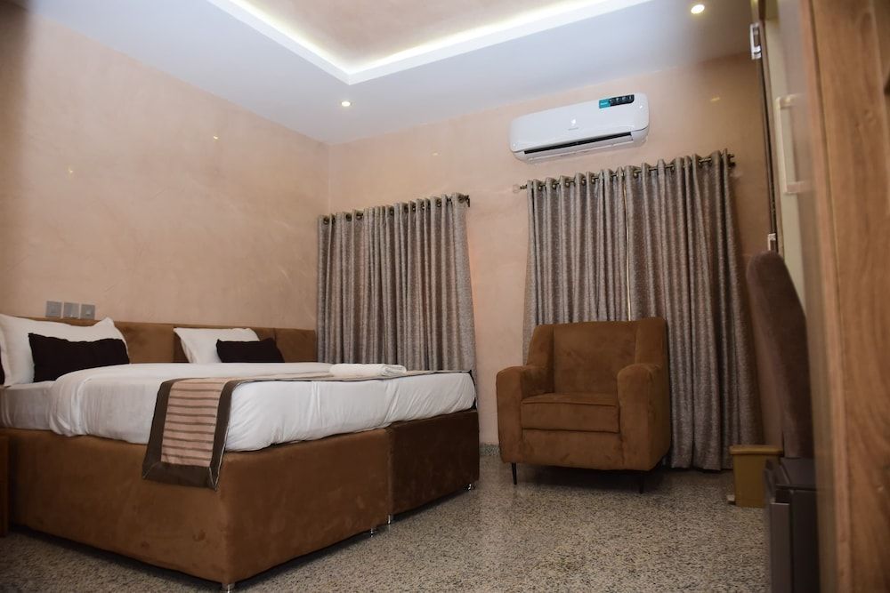 FOUNTAIN HILTON HOTELS Deluxe Single Room, Courtyard View 7