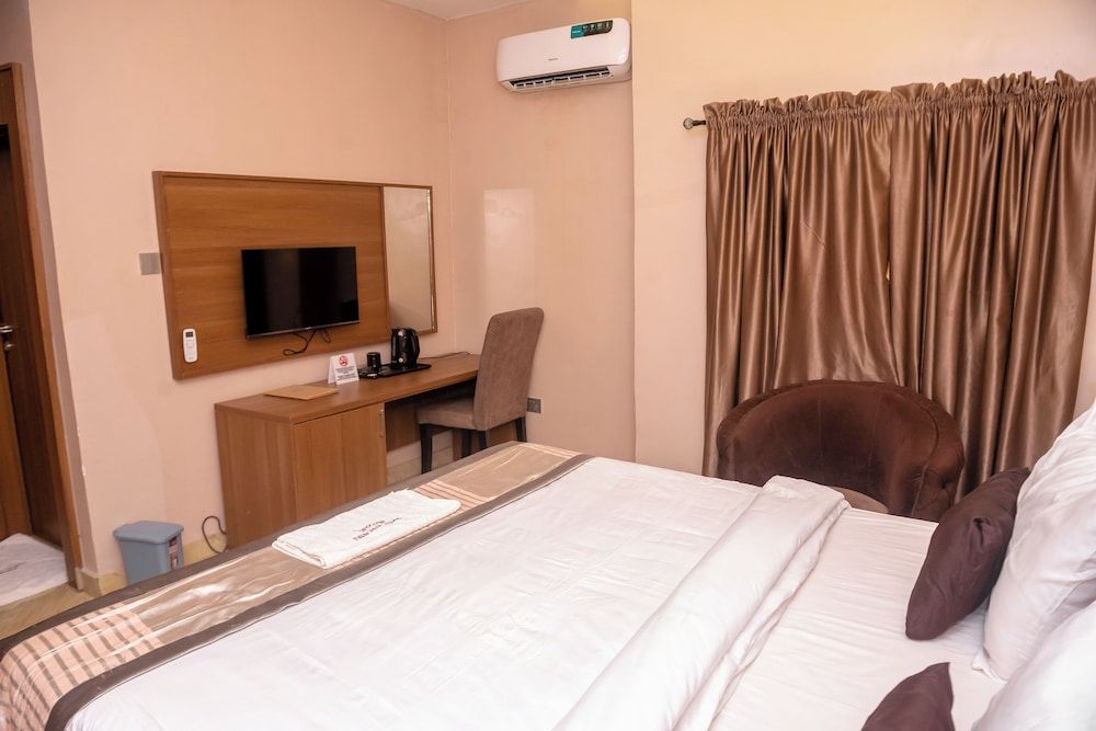 FOUNTAIN HILTON HOTELS Deluxe Single Room, Courtyard View 3