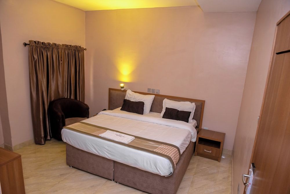 FOUNTAIN HILTON HOTELS Deluxe Single Room, Courtyard View 4