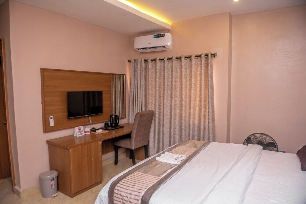 FOUNTAIN HILTON HOTELS Deluxe Double or Twin Room, Courtyard View 2