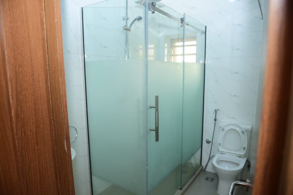 FOUNTAIN HILTON HOTELS Standard Double Room, Pool View 11