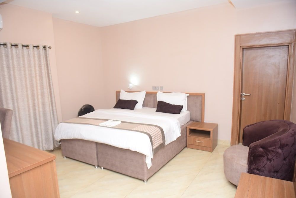 FOUNTAIN HILTON HOTELS Deluxe Double or Twin Room, Courtyard View 4