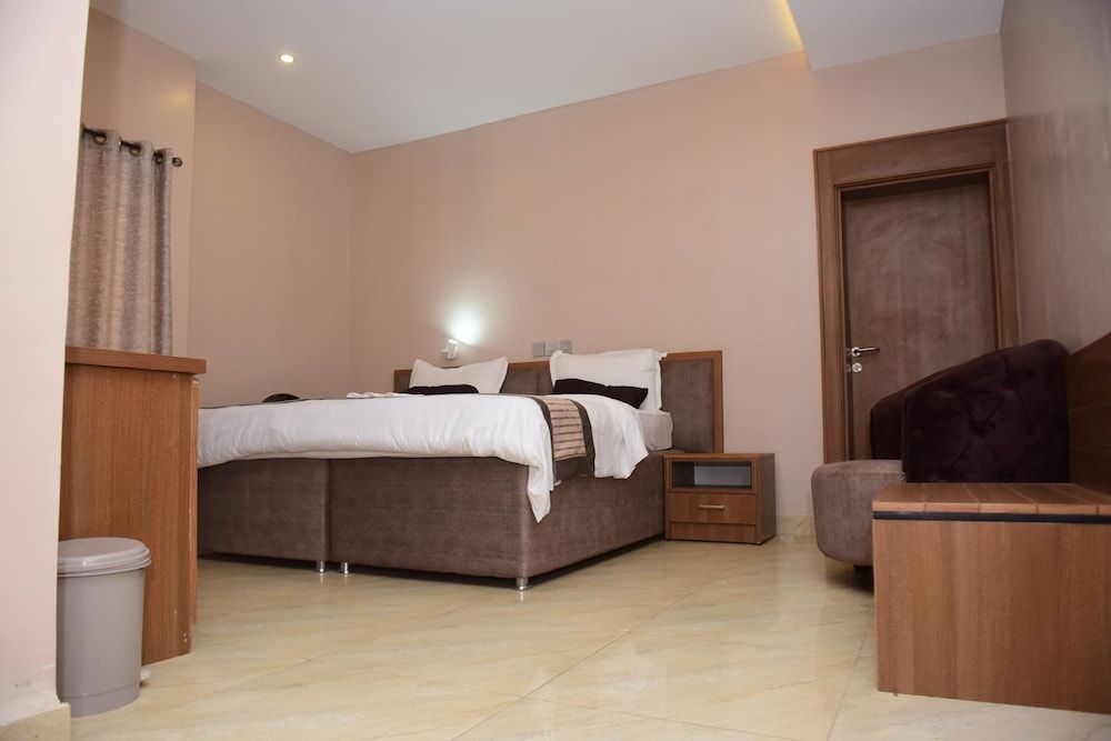 FOUNTAIN HILTON HOTELS Deluxe Double or Twin Room, Courtyard View 3