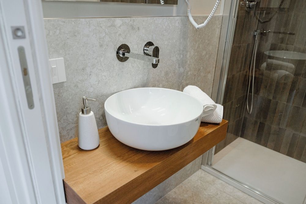 Riviera Suites Deluxe Double Room 2