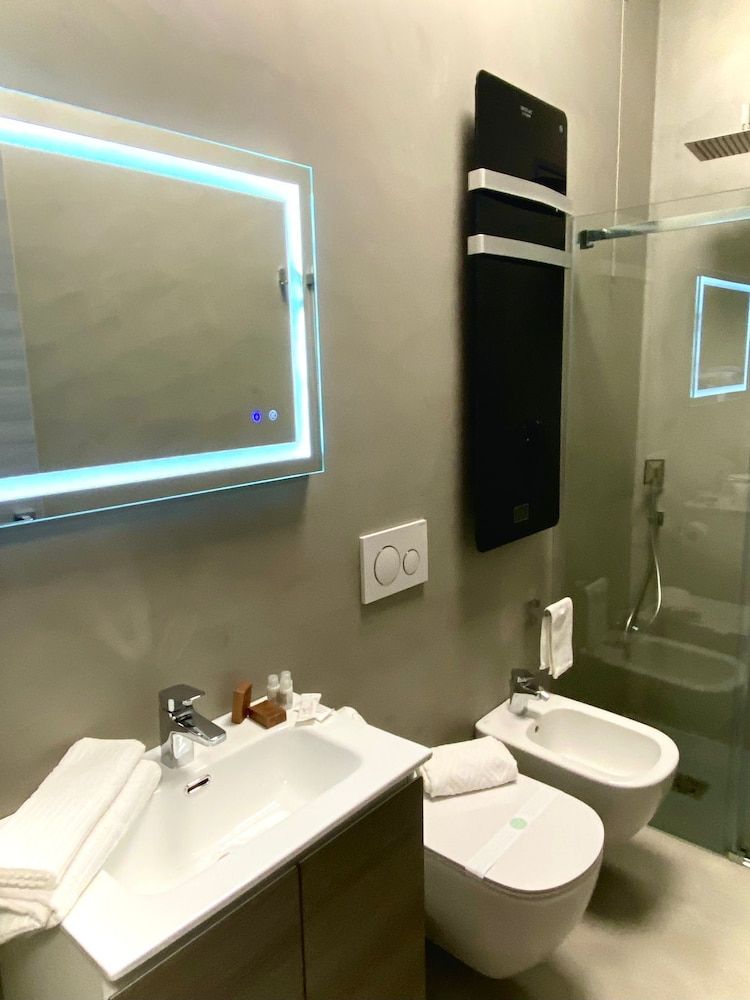 Hotel Tech Camera 2 4