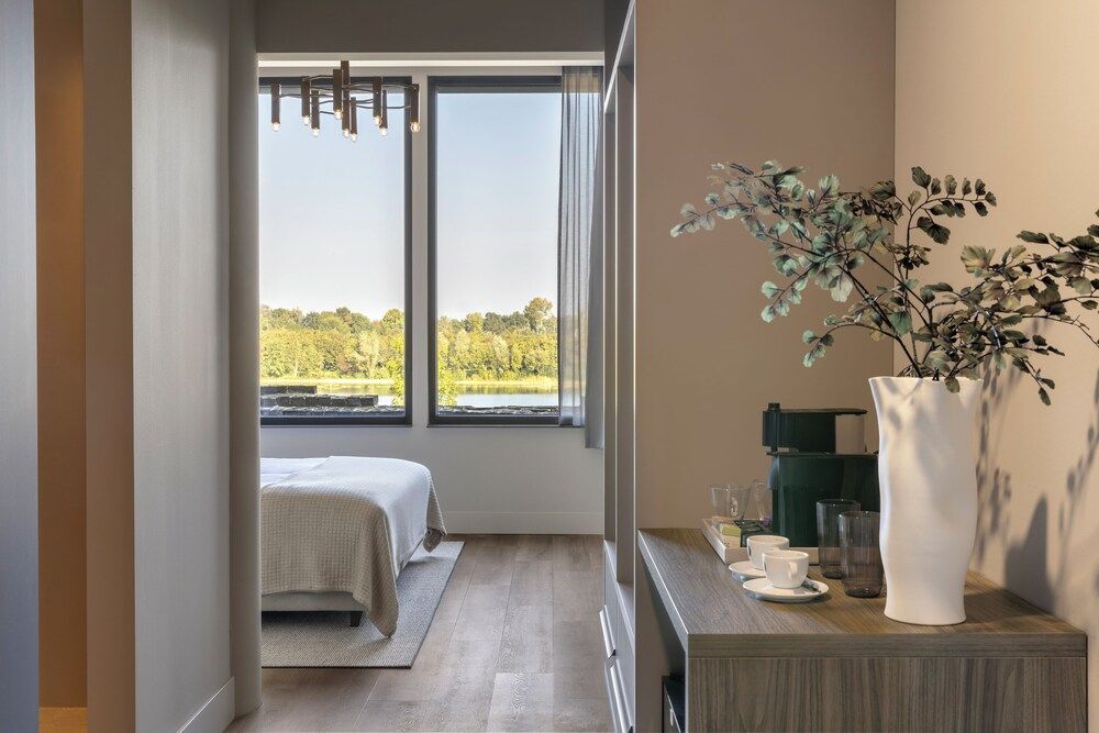 Bronsbergen Hotel & Wellness Deluxe Double Room, Lake View 2