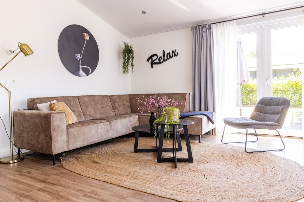 Peaceful Stay Near Trails Chalet 7