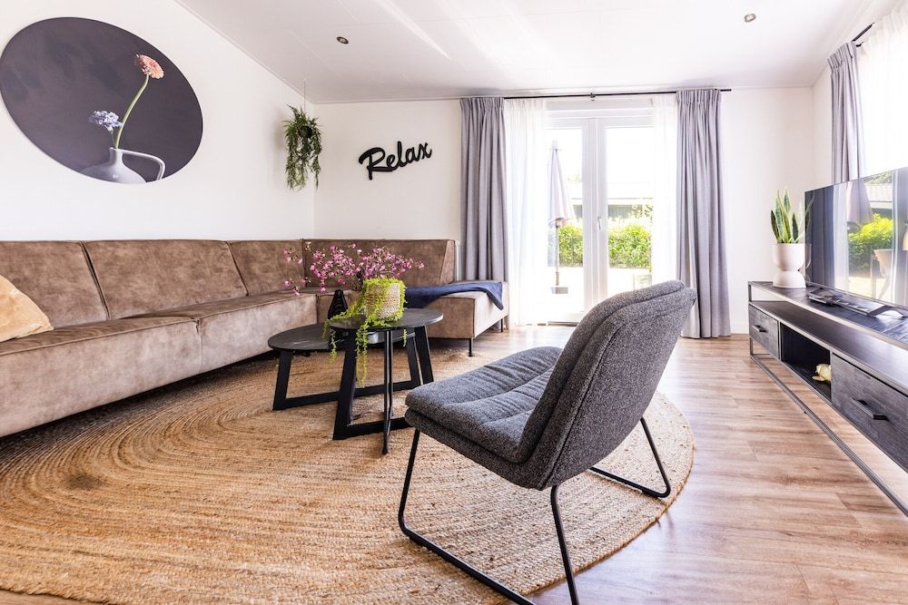 Peaceful Stay Near Trails Chalet 6