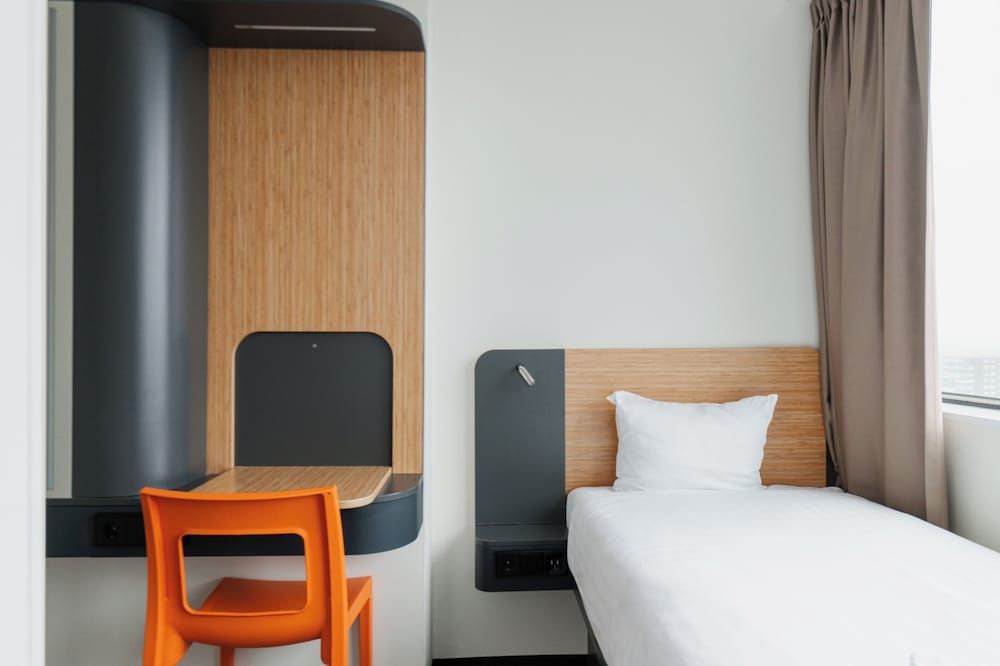 easyHotel Amsterdam Zaandam Family Triple Room