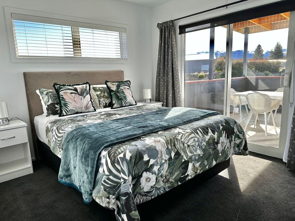 Deluxe House, Mountain View
