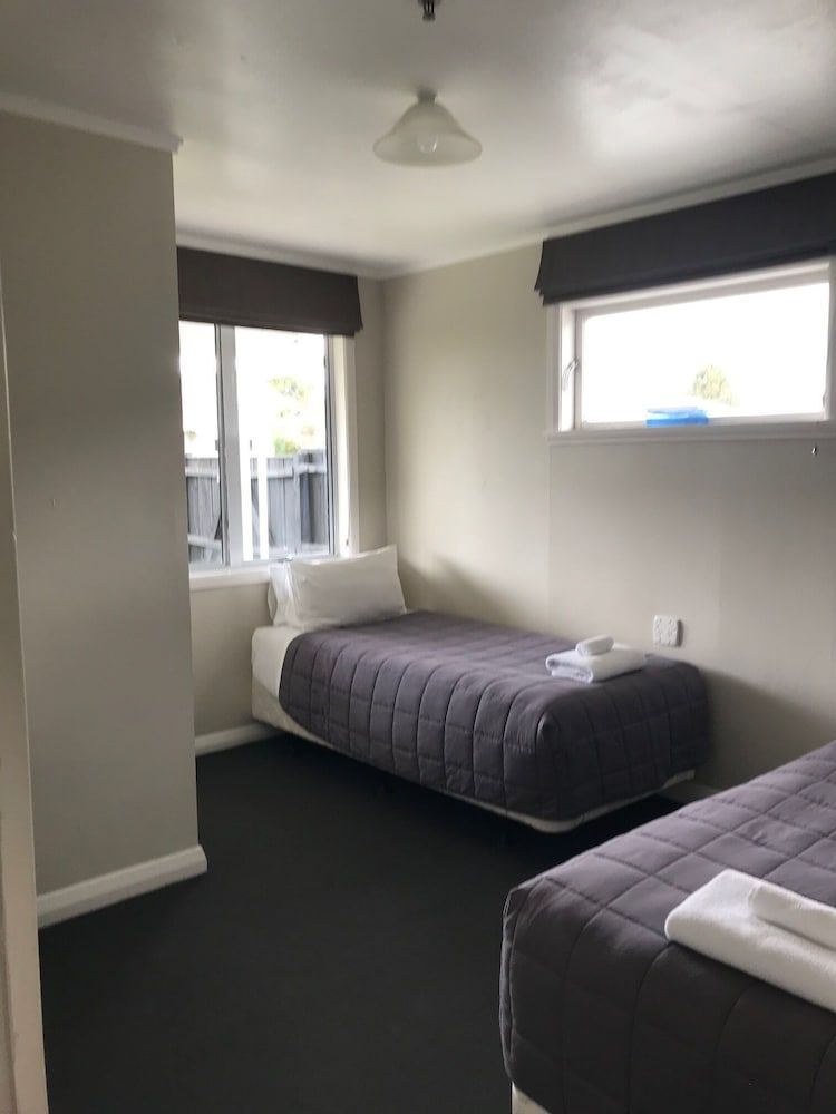 Motel Unit 4