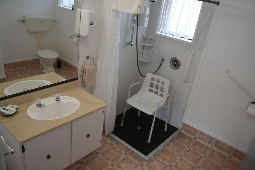 ACCOMMODATION GATEWAY MOTEL Studio, 1 Queen Bed, Non Smoking 9