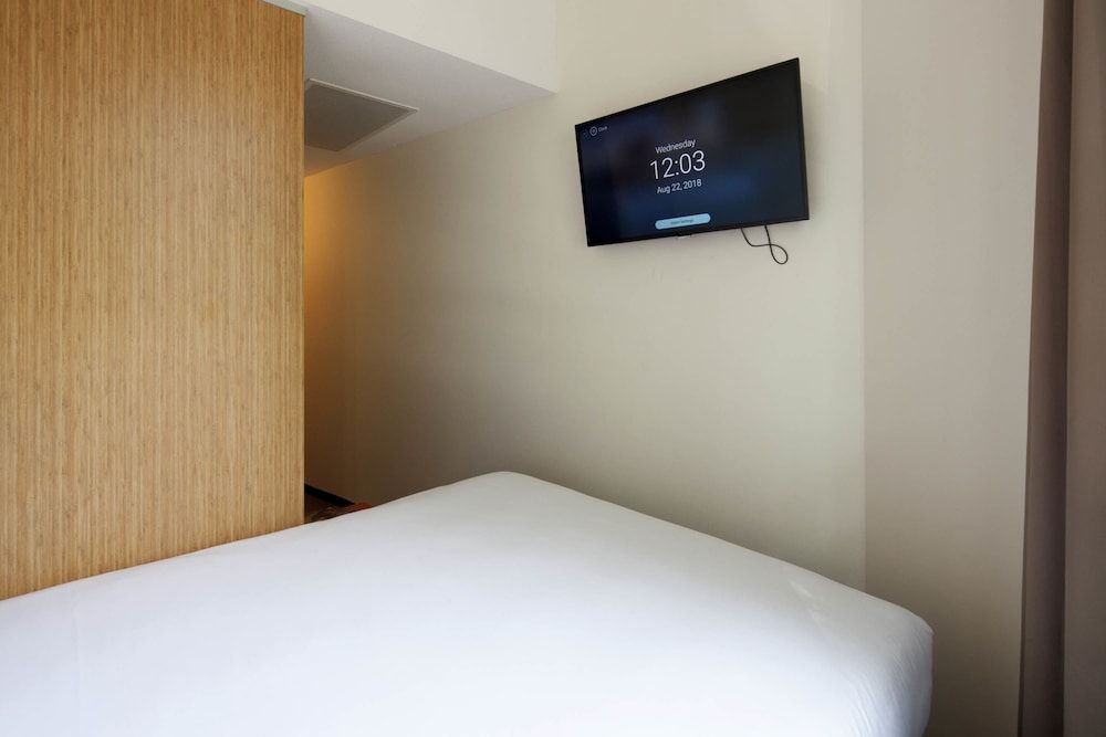 easyHotel Maastricht City Centre Small Double Room, 1 Queen Bed 4