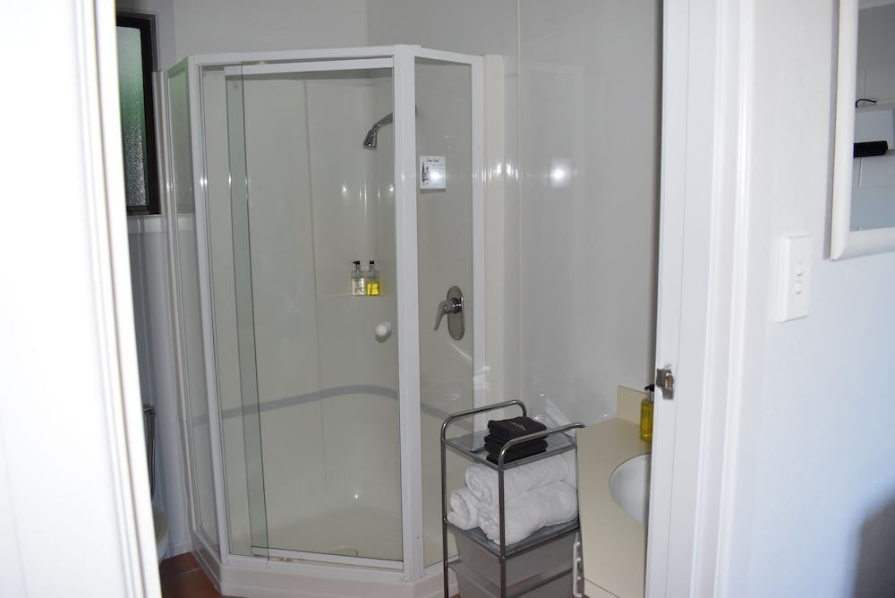 Coastal Motor Lodge Standard Cottage, 2 Bedrooms, Kitchen, Garden Area 10