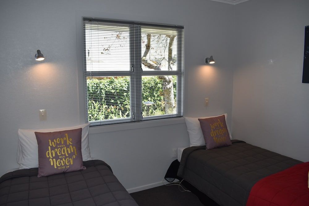 Coastal Motor Lodge Standard Cottage, 2 Bedrooms, Kitchen, Garden Area 8