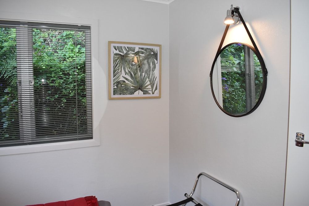 Coastal Motor Lodge Standard Cottage, 2 Bedrooms, Kitchen, Garden Area 9