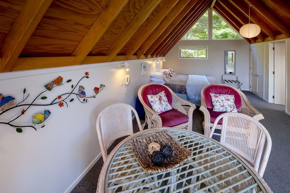 Coastal Motor Lodge Signature Chalet, Balcony, Sea View 5