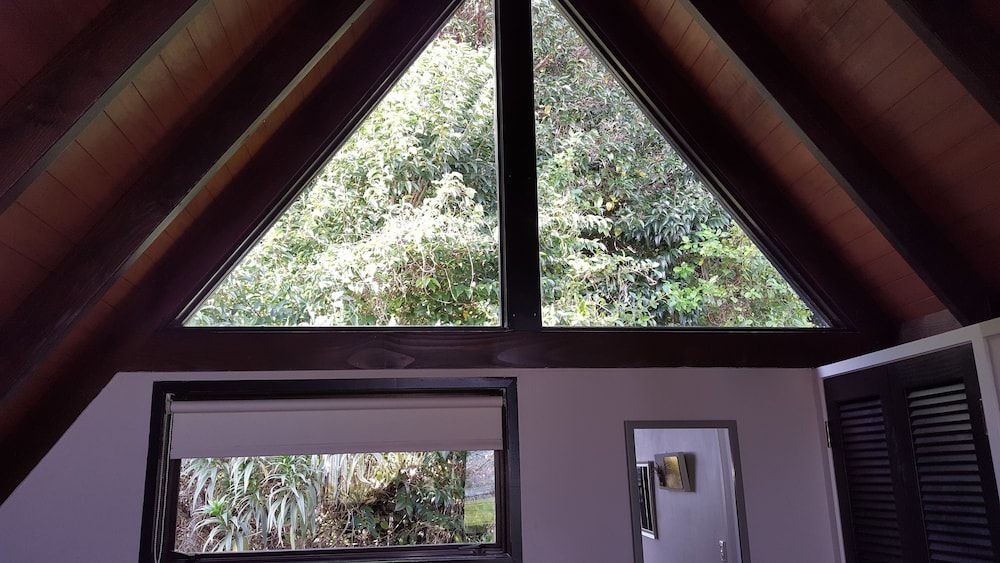 Coastal Motor Lodge Signature Chalet, Balcony, Sea View 3