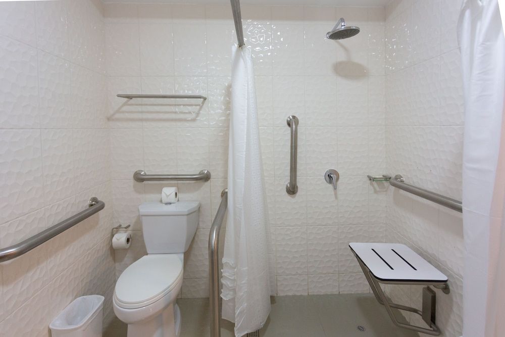 Superior Room, 1 Double Bed, Mobility Accessible, Non Smoking (Roll-in Shower)