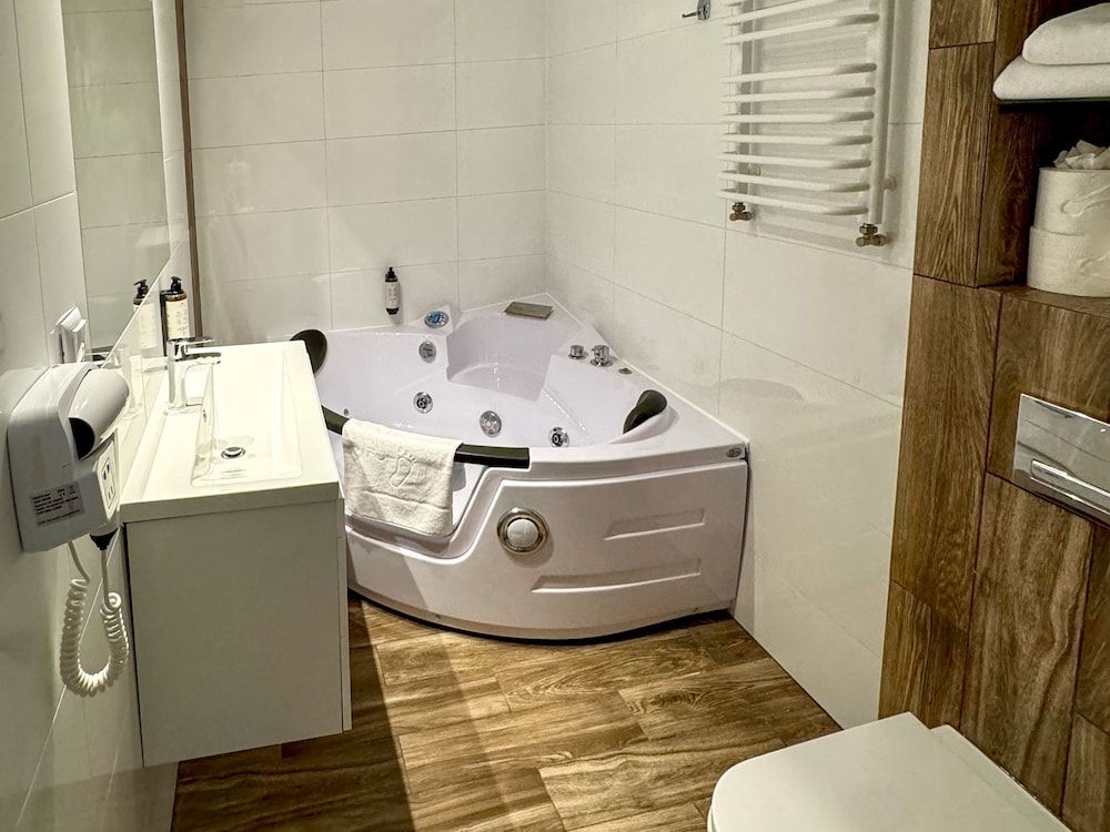 Hotel Malinowski Leśny Deluxe Double Room, 1 Bedroom 5