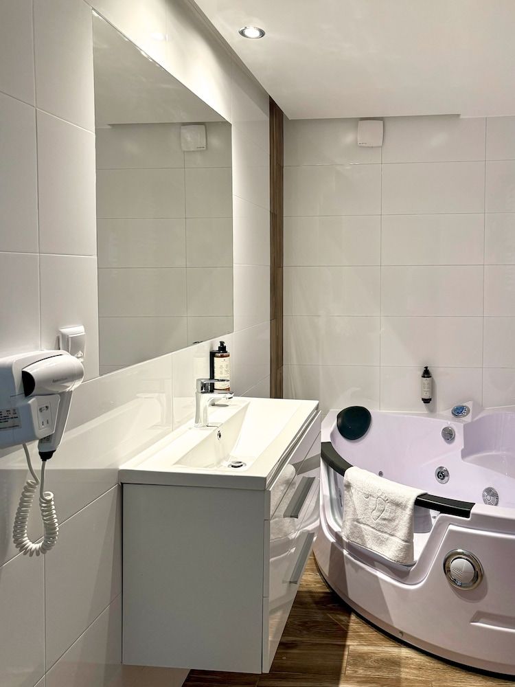 Hotel Malinowski Leśny Deluxe Double Room, 1 Bedroom 6