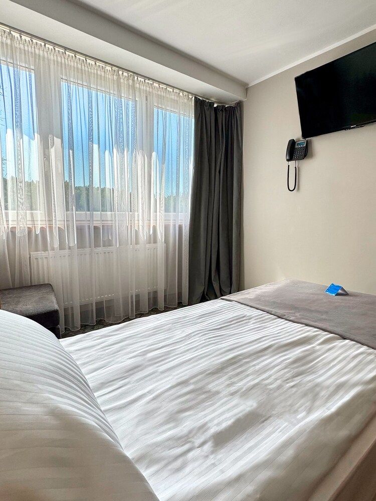 Hotel Malinowski Leśny Standard Single Room, Park View 4