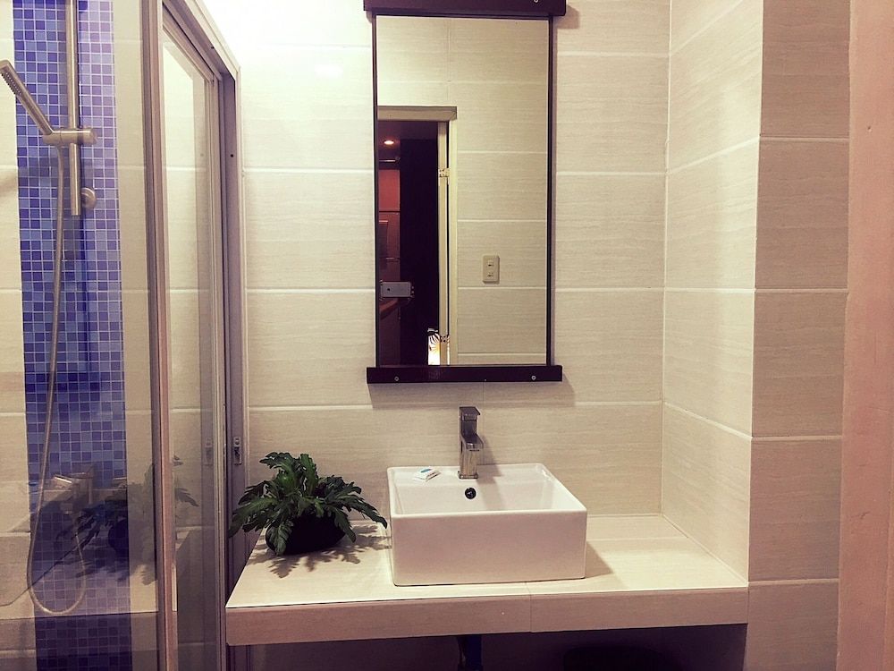 Hotel Tiffany - Laoag Standard Triple Room 6