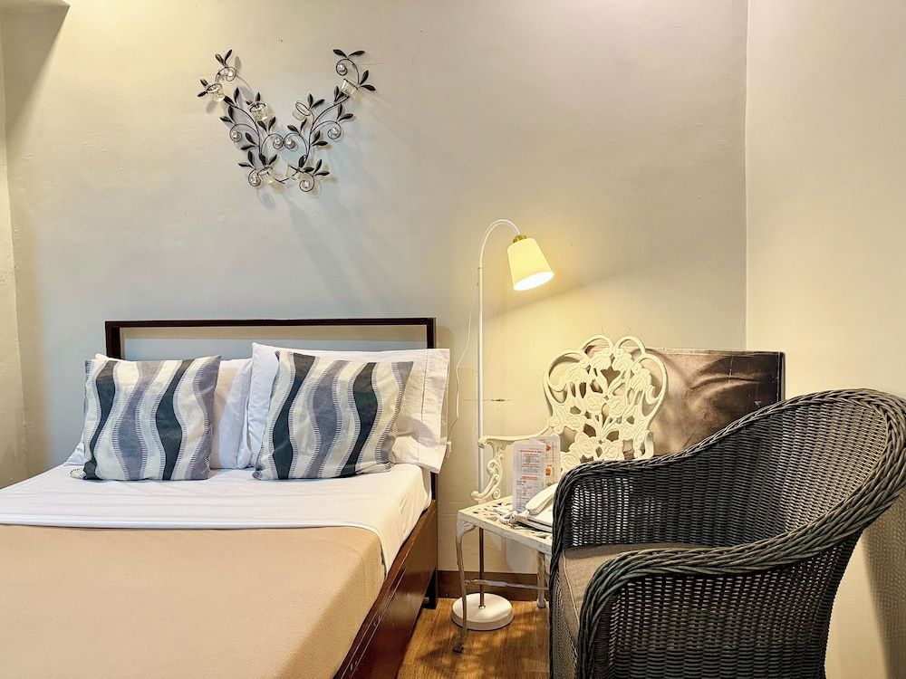 Hotel Tiffany - Laoag Standard Triple Room 3