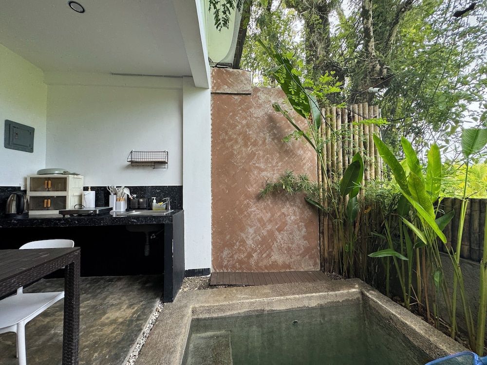 Kaia Siargao Villas Family Quadruple Room, Lanai, Garden View 4