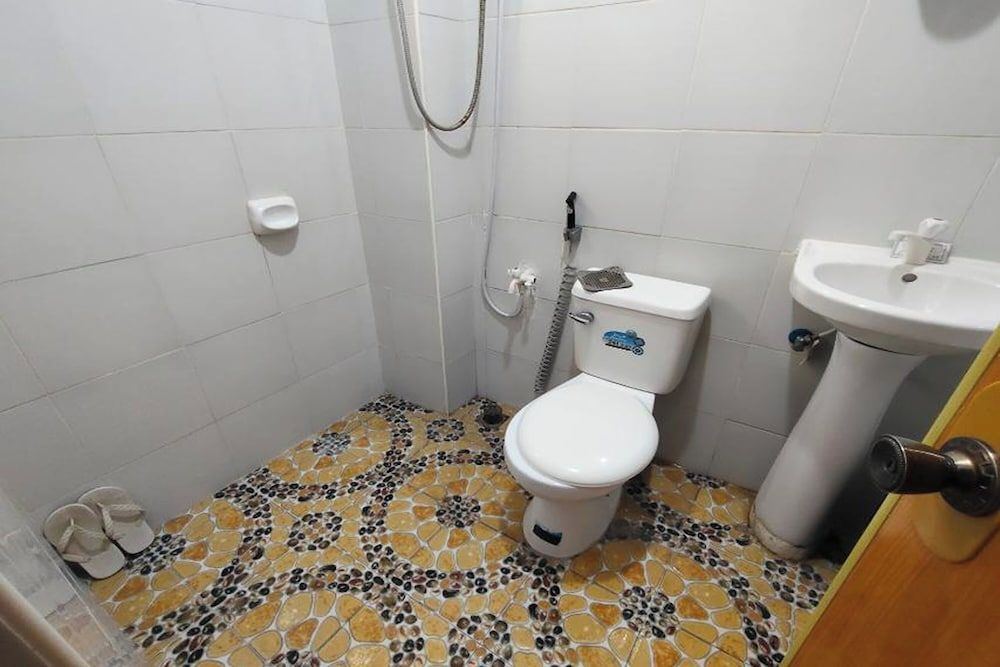 Sea Urchin Hotel near Hundred Islands Quadruple Room 4