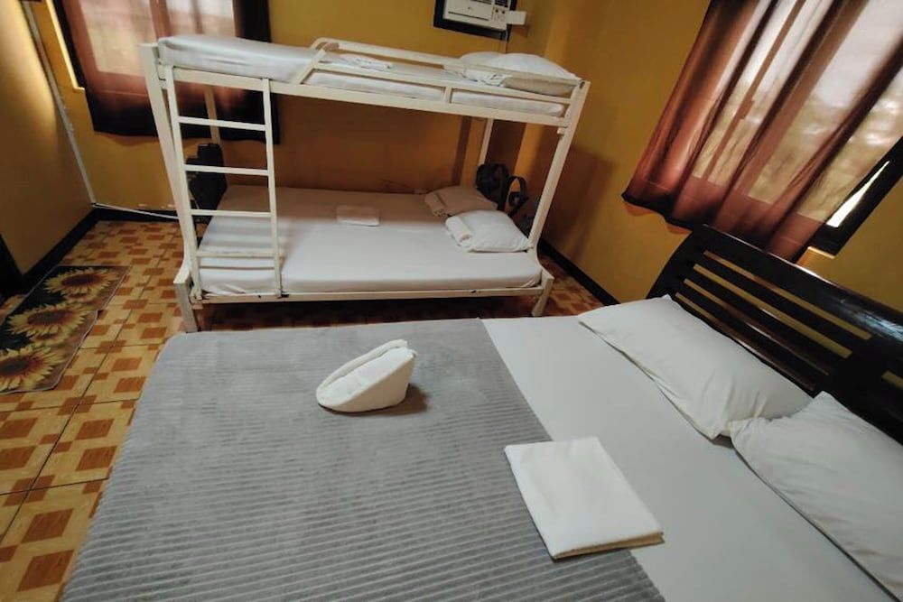 Sea Urchin Hotel near Hundred Islands Family Room 3