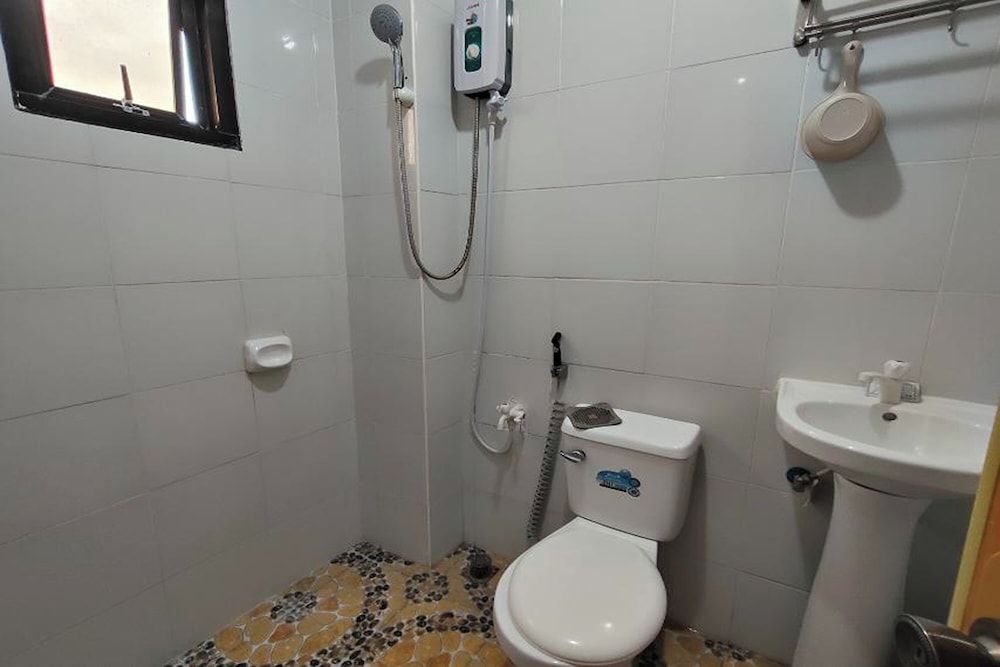 Sea Urchin Hotel near Hundred Islands Quadruple Room 3