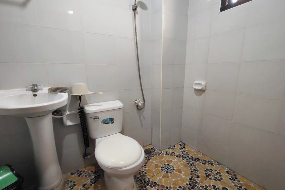 Sea Urchin Hotel near Hundred Islands Family Room 5