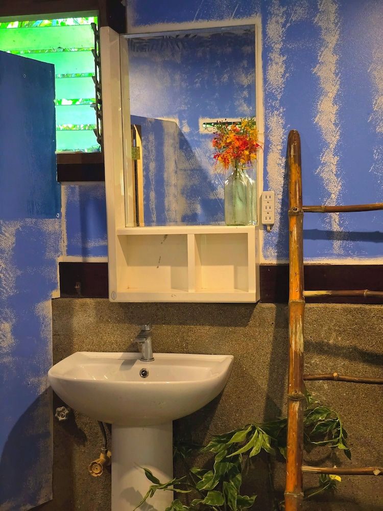 Isla Echague Family Quadruple Room, Partial Ocean View 4