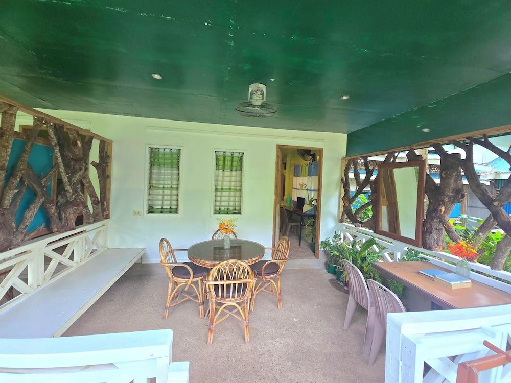 Isla Echague Family Quadruple Room, Partial Ocean View 12