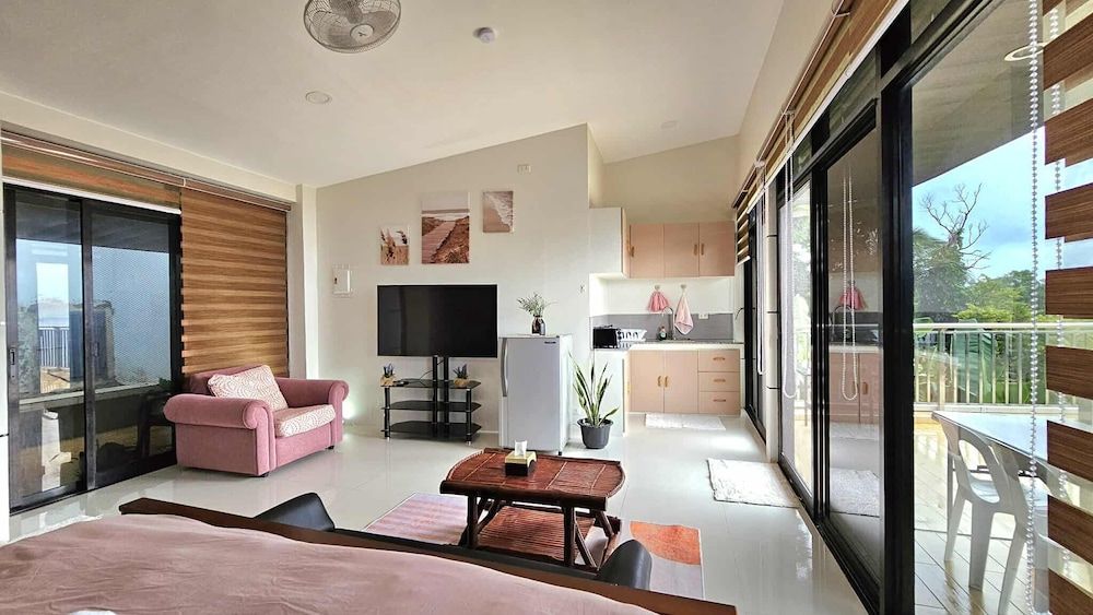 Eagle's Nest Beach Resort- Samal Island Apartment 2