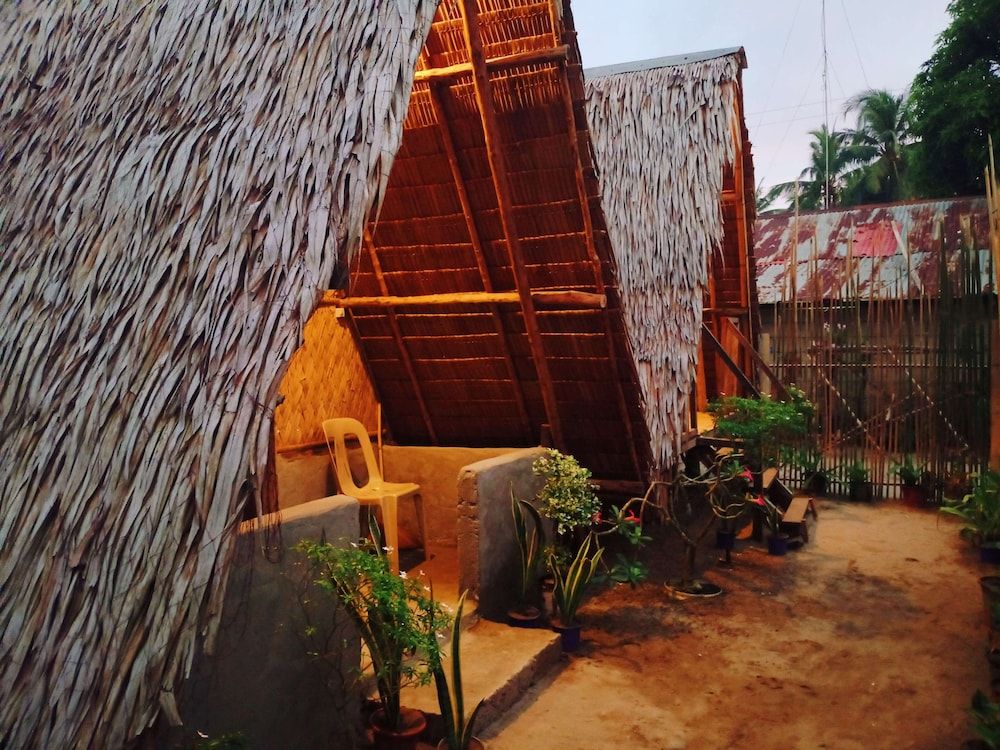 Amwani Beach Camp Basic Cottage 5