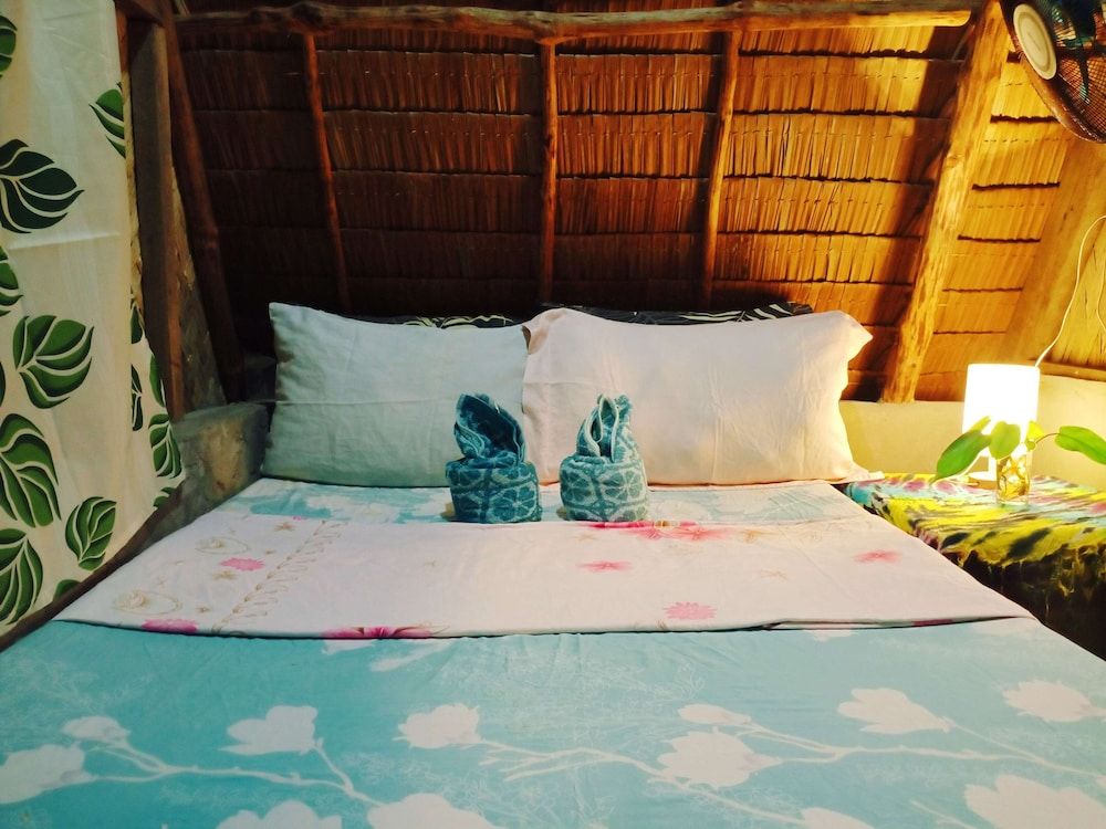 Amwani Beach Camp Basic Cottage 6