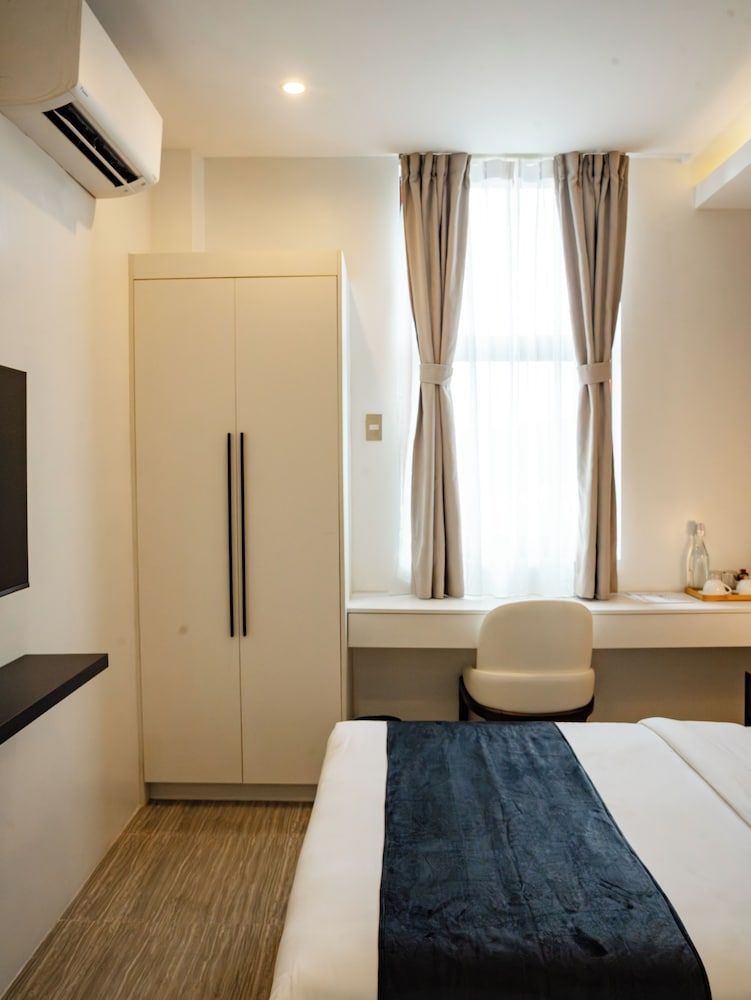 Madayaw Hotel Comfort Double Room, City View 7