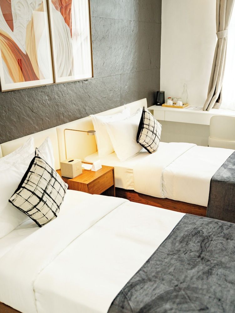 Madayaw Hotel Comfort Double Room, City View 6